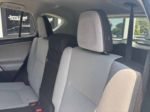2018 Toyota RAV4 Hybrid XLE