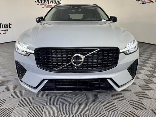 Gray Metallic 2024 Volvo XC60 B5 Plus Dark Theme