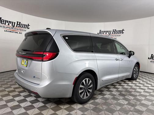 2023 Chrysler Pacifica Hybrid Limited