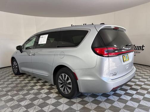 2023 Chrysler Pacifica Hybrid Limited