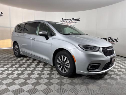 2023 Chrysler Pacifica Hybrid Limited