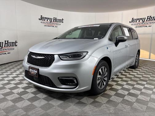 2023 Chrysler Pacifica Hybrid Limited