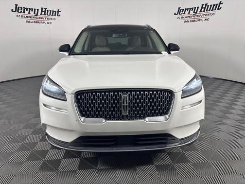 Pristine White 2022 Lincoln Corsair Standard