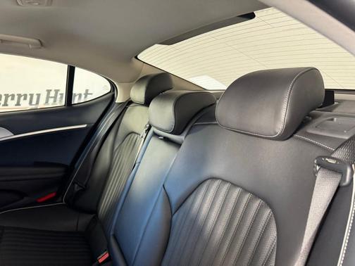 2022 Genesis G70 2.0T