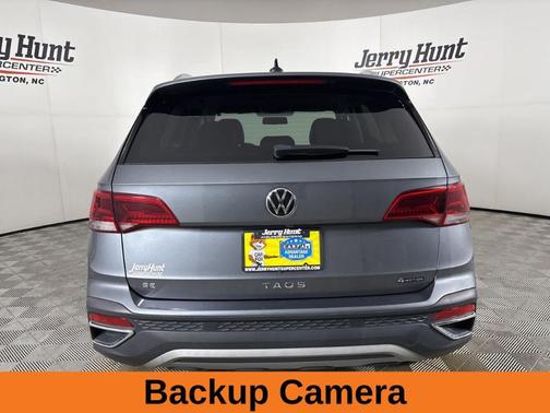 Platinum Gray Metallic 2022 Volkswagen Taos 1.5T SE