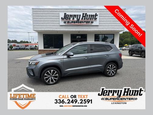 Platinum Gray Metallic 2022 Volkswagen Taos 1.5T SE