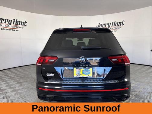 Deep Black Pearl Effect 2023 Volkswagen Tiguan 2.0T SE R-Line Black