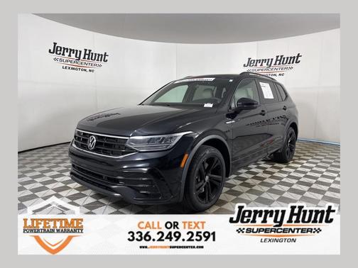 Deep Black Pearl Effect 2023 Volkswagen Tiguan 2.0T SE R-Line Black