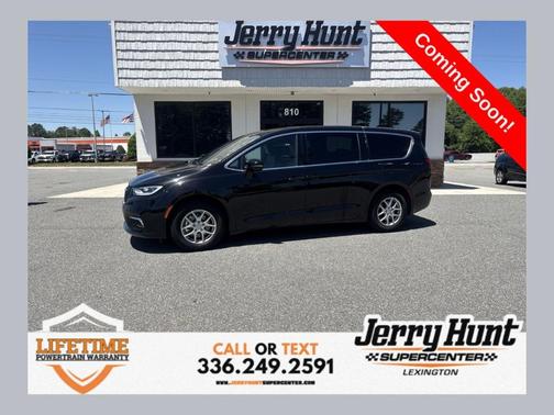 Diamond Black 2025 Chrysler Pacifica Select