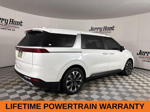 2024 Kia Carnival EX