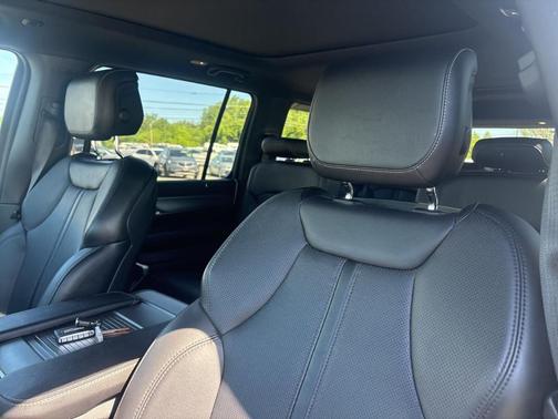 Bright White Clearcoat 2024 Jeep Wagoneer Series II