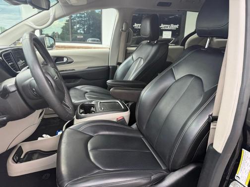 2023 Chrysler Pacifica Touring-L