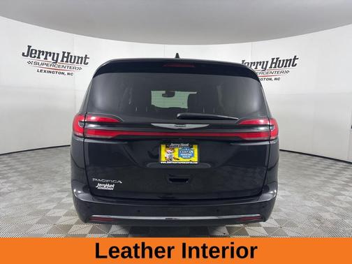 2023 Chrysler Pacifica Touring-L