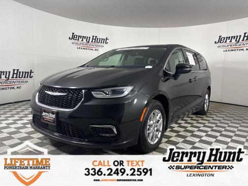 2023 Chrysler Pacifica Touring-L
