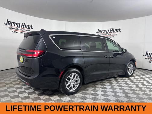 2023 Chrysler Pacifica Touring-L