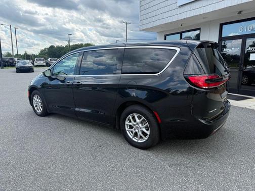 2023 Chrysler Pacifica Touring-L