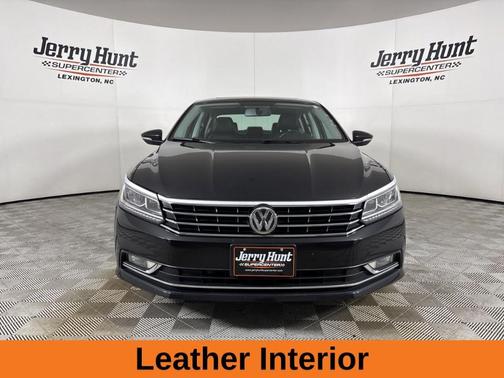Deep Black Pearl Effect 2018 Volkswagen Passat 2.0T SE