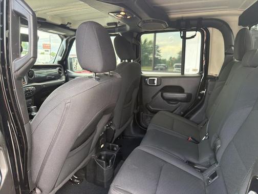 Black Clearcoat 2022 Jeep Gladiator Sport