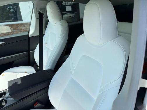 White 2023 Tesla Model Y Performance