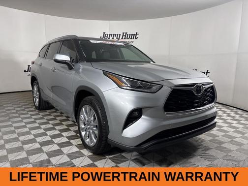 Silver 2023 Toyota Highlander L