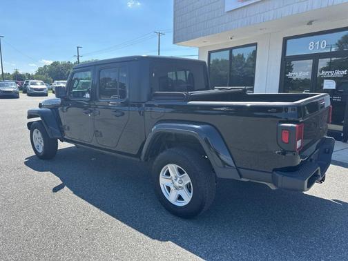 2022 Jeep Gladiator Sport