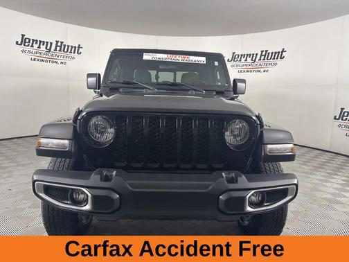 2022 Jeep Gladiator Sport