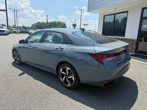 2023 Hyundai ELANTRA Limited