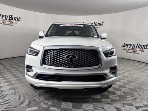 2023 INFINITI QX80 Luxe