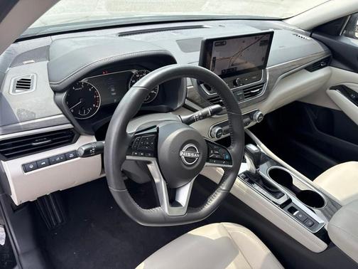 Black 2023 Nissan Altima 2.5 SL