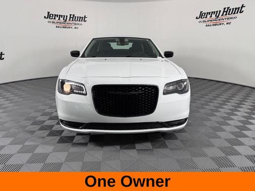 2022 Chrysler 300 Touring