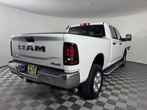 Bright White Clearcoat 2026 RAM 2500 Big Horn