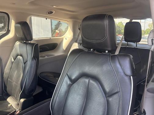 Bright White Clearcoat 2023 Chrysler Pacifica Limited