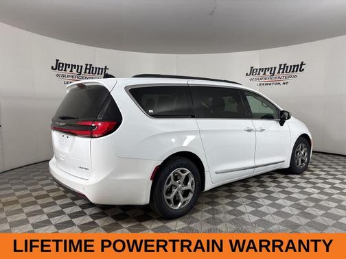 Bright White Clearcoat 2023 Chrysler Pacifica Limited