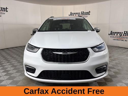 Bright White Clearcoat 2023 Chrysler Pacifica Limited