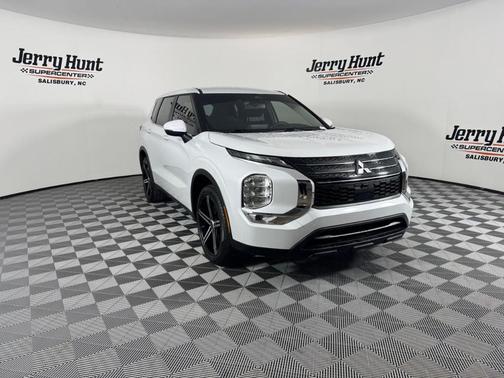 2024 Mitsubishi Outlander ES