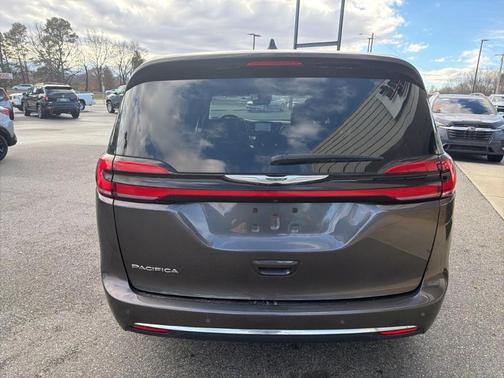 2023 Chrysler Pacifica Touring-L