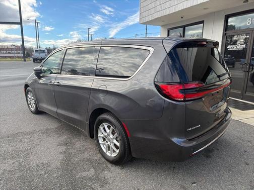 2023 Chrysler Pacifica Touring-L