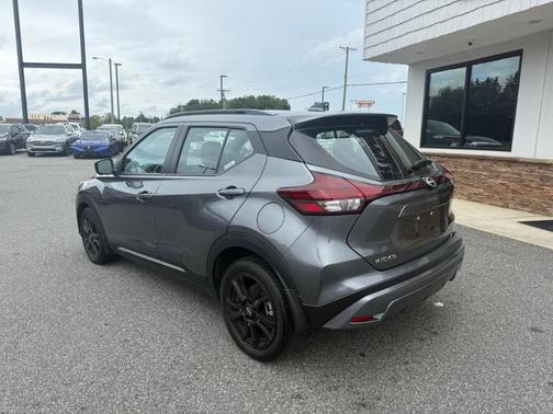 2023 Nissan Kicks SR