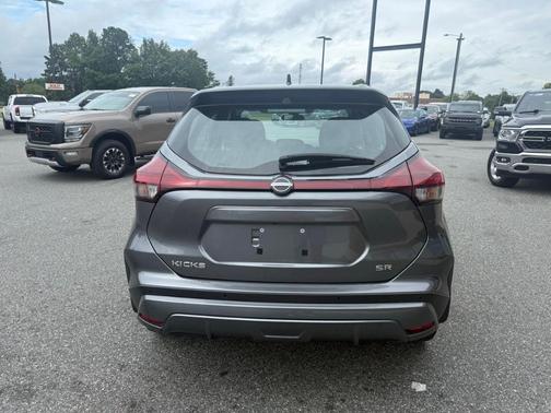 2023 Nissan Kicks SR