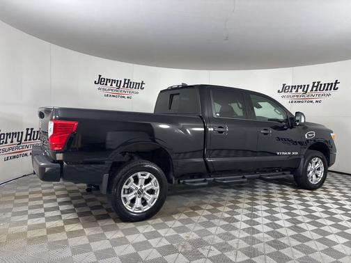 2024 Nissan Titan XD SV