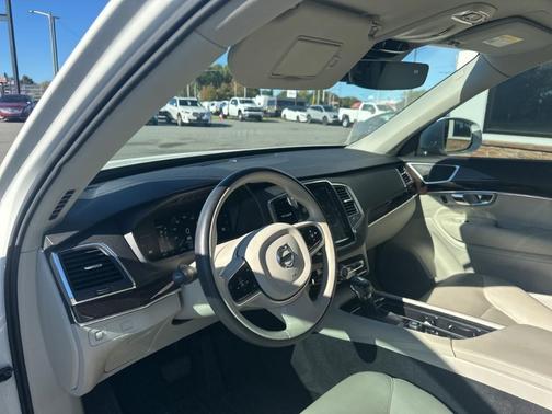 2019 Volvo XC90 T5 Momentum