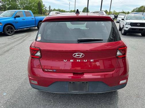 2022 Hyundai VENUE SEL