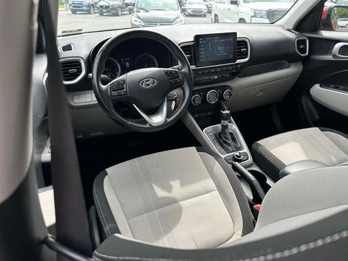 2022 Hyundai VENUE SEL