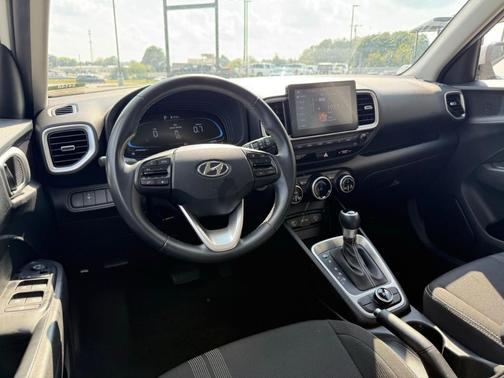 2024 Hyundai VENUE SEL