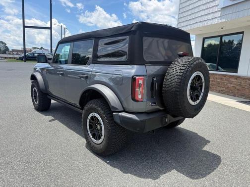 Carbonized Gray Metallic 2023 Ford Bronco Badlands