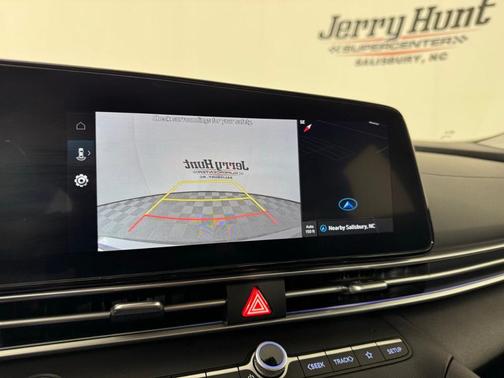Metal 2025 Hyundai ELANTRA SEL Convenience