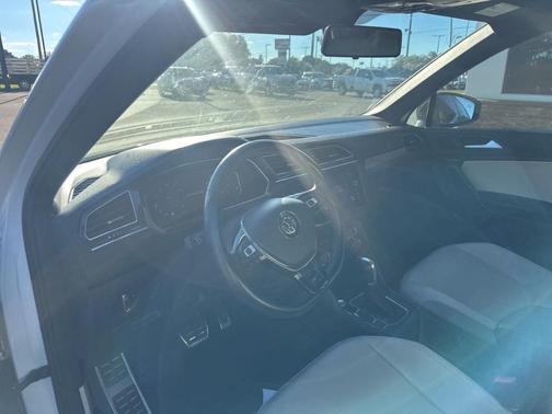 2019 Volkswagen Tiguan 2.0T SEL R-Line Black