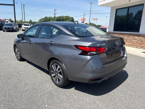 Gun Metallic 2024 Nissan Versa 1.6 SV