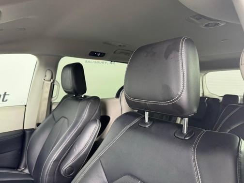 2024 Chrysler Pacifica Touring-L