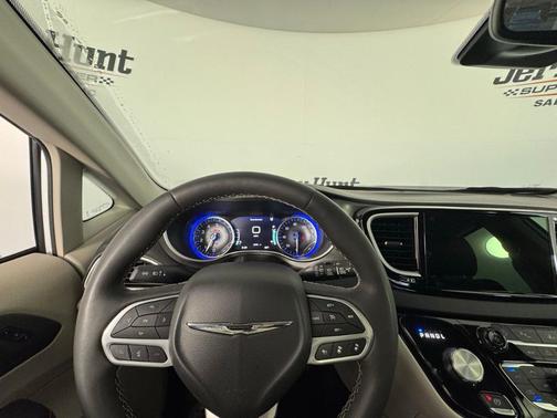 2024 Chrysler Pacifica Touring-L